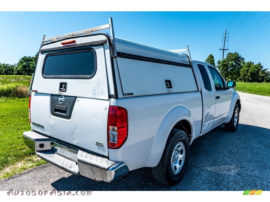 2007 Frontier XE King Cab - Avalanche White / Graphite photo #4
