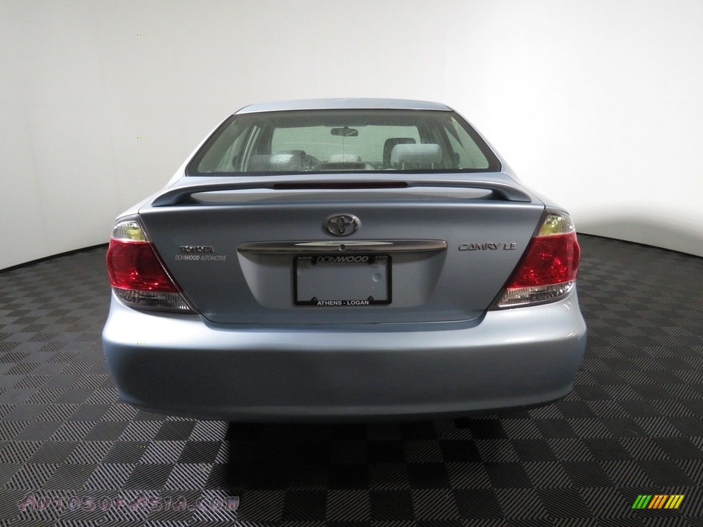 2006 Camry LE - Sky Blue Pearl / Dark Charcoal photo #11