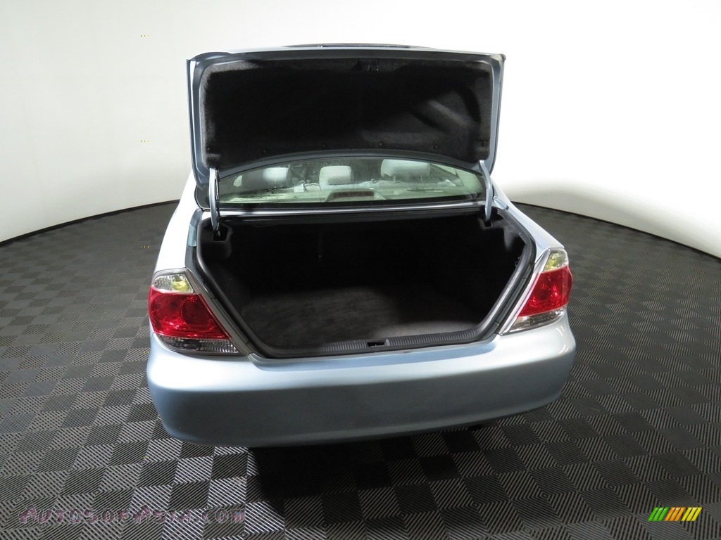2006 Camry LE - Sky Blue Pearl / Dark Charcoal photo #12