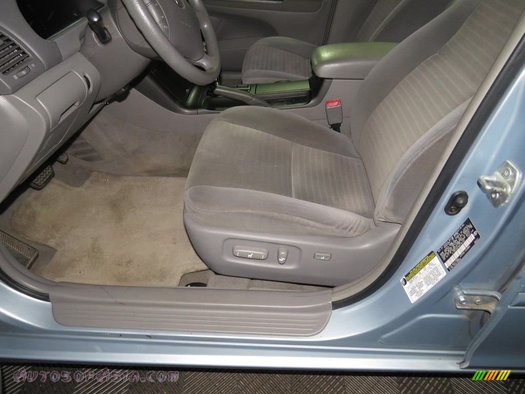 2006 Camry LE - Sky Blue Pearl / Dark Charcoal photo #17