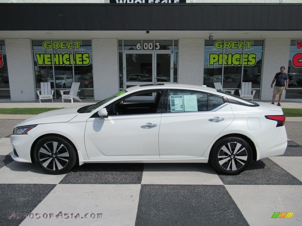 Pearl White / Charcoal Nissan Altima SV