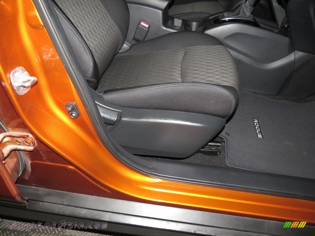 2019 Rogue SV AWD - Monarch Orange Metallic / Charcoal photo #26