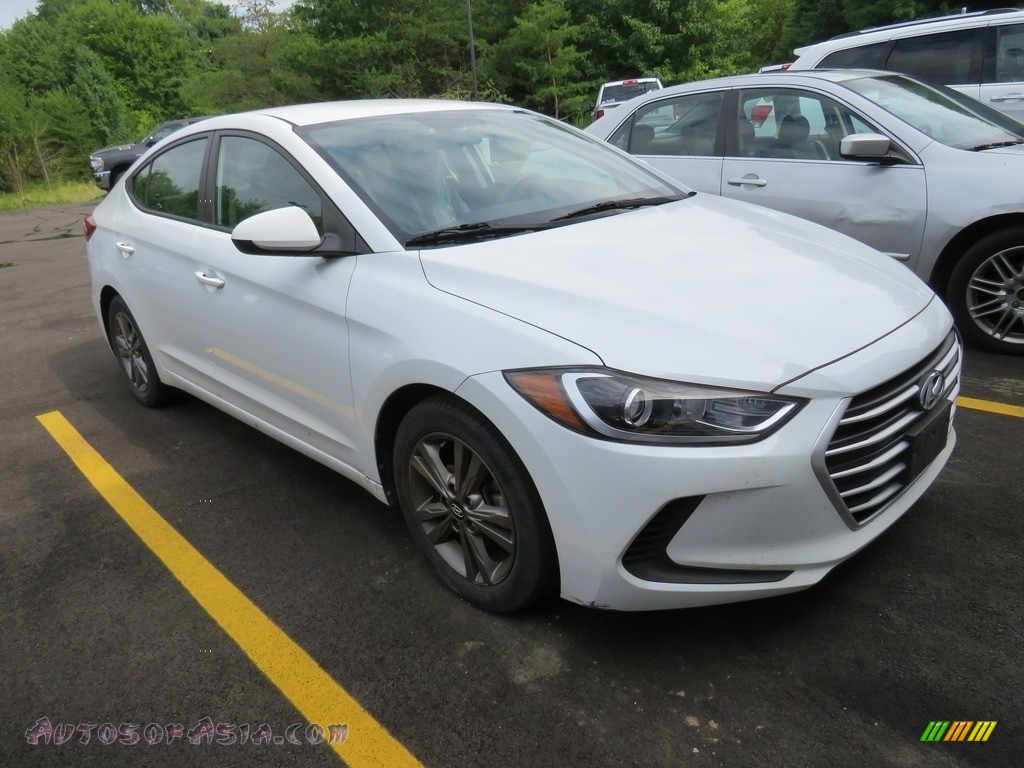White / Gray Hyundai Elantra SE