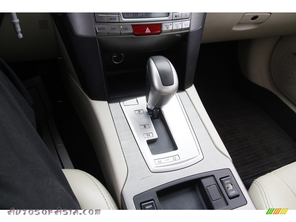2010 Legacy 2.5i Limited Sedan - Crystal Black Silica / Warm Ivory photo #17