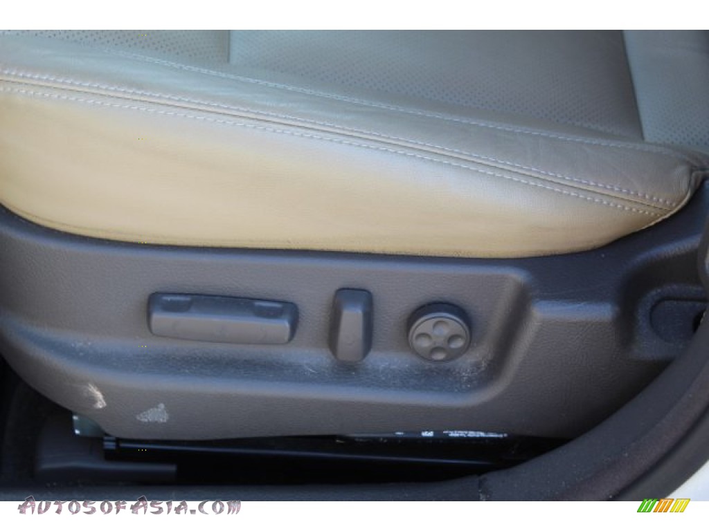 2013 Genesis 3.8 Sedan - White Satin Pearl / Cashmere photo #12