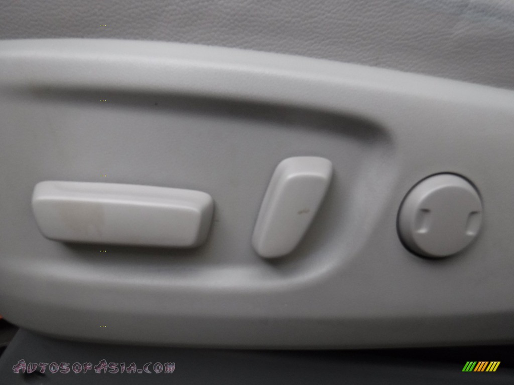 2014 Sienna XLE AWD - Predawn Gray Mica / Light Gray photo #13