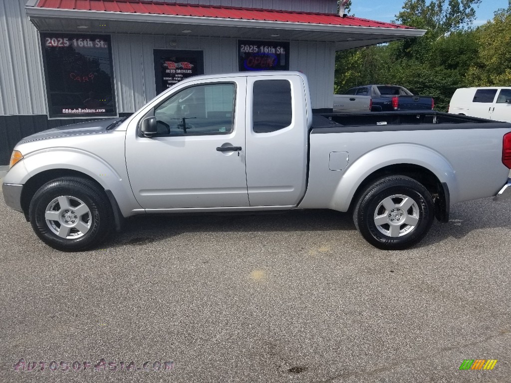 Radiant Silver / Graphite Nissan Frontier SE King Cab 4x4