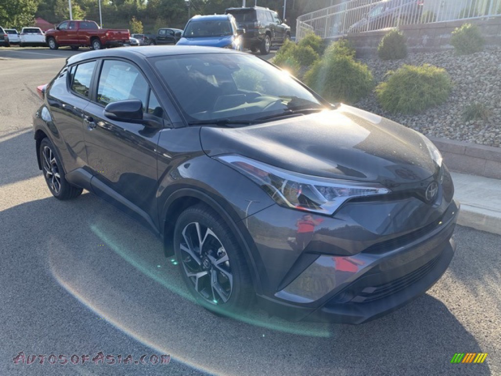 Magnetic Gray Metallic / Black Toyota C-HR XLE
