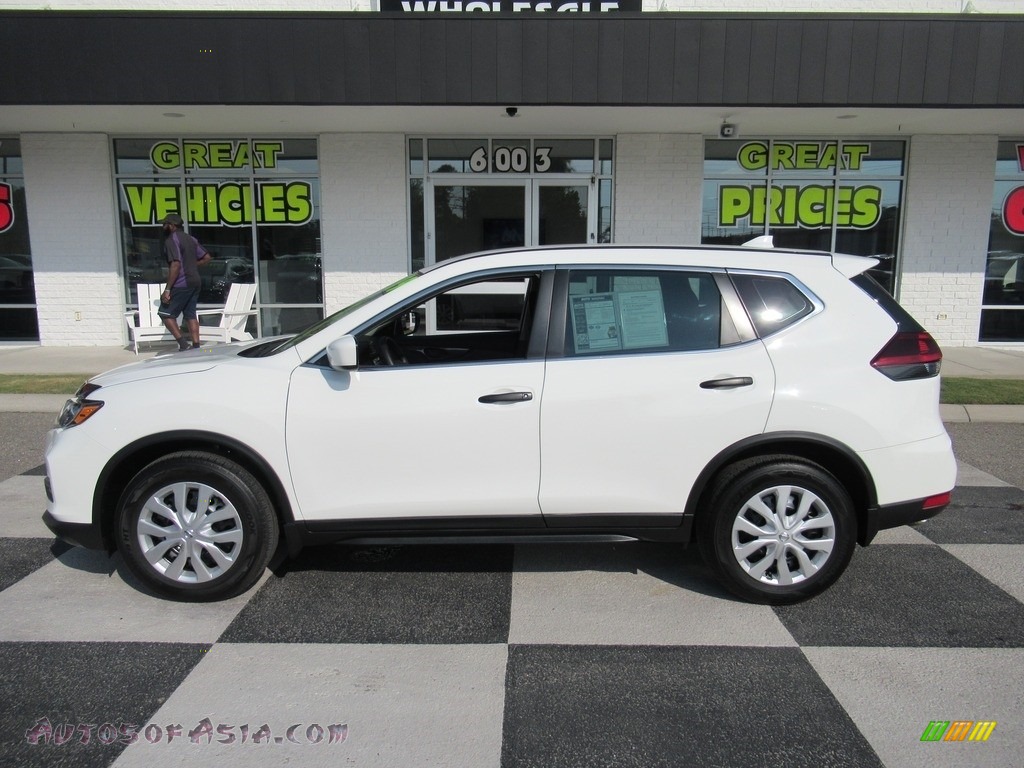 Glacier White / Charcoal Nissan Rogue S