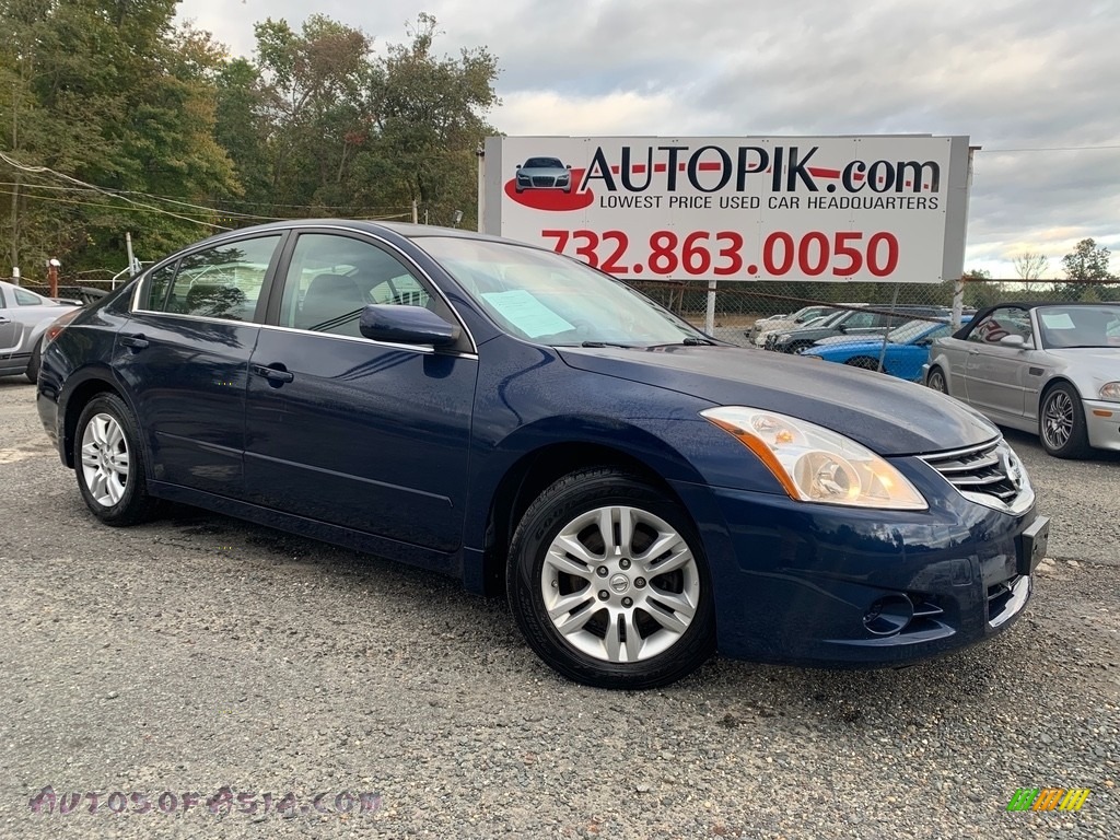 Navy Blue / Charcoal Nissan Altima 2.5 S