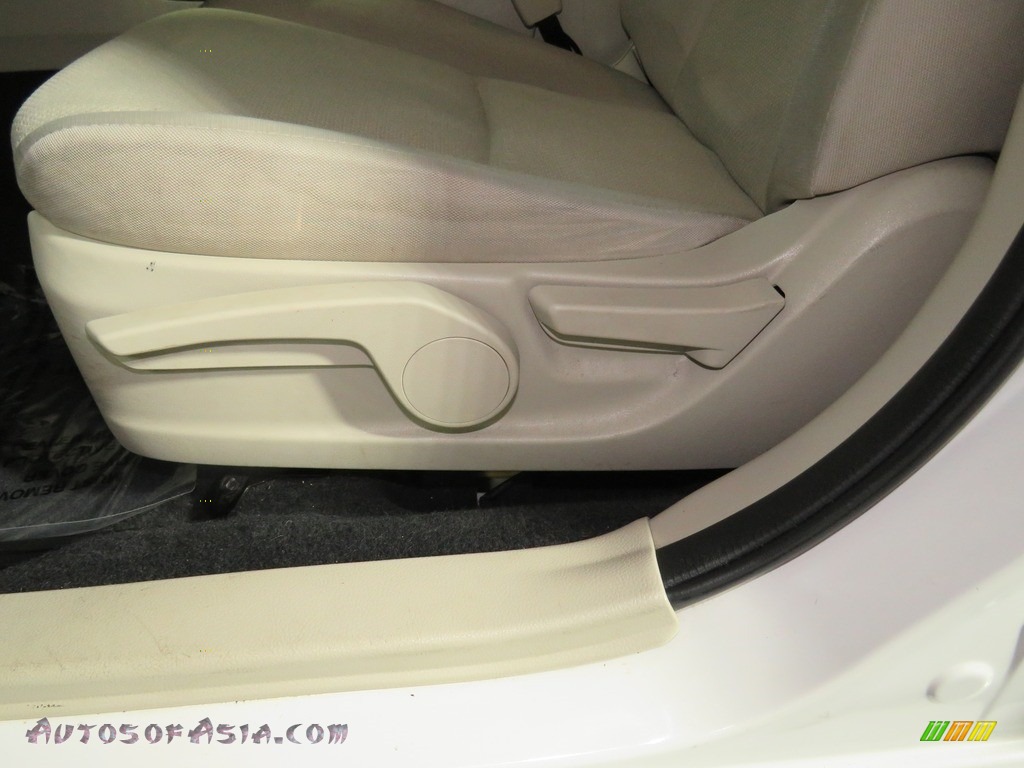 2013 Impreza 2.0i Premium 4 Door - Satin White Pearl / Ivory photo #18