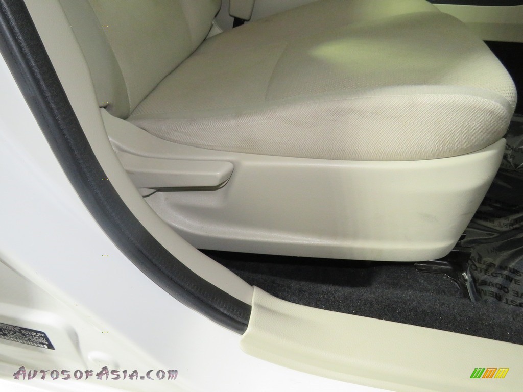 2013 Impreza 2.0i Premium 4 Door - Satin White Pearl / Ivory photo #26