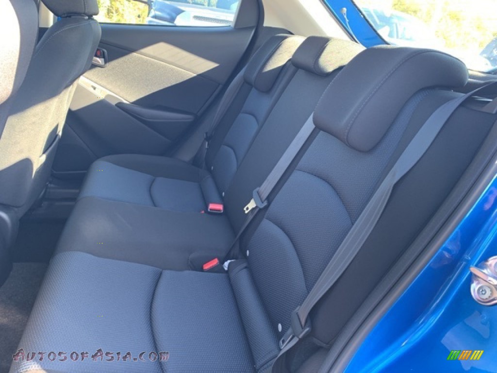 2020 Yaris LE Hatchback - Sapphire / Blue Black photo #6