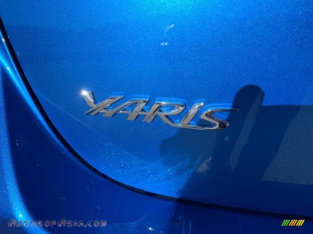 2020 Yaris LE Hatchback - Sapphire / Blue Black photo #9