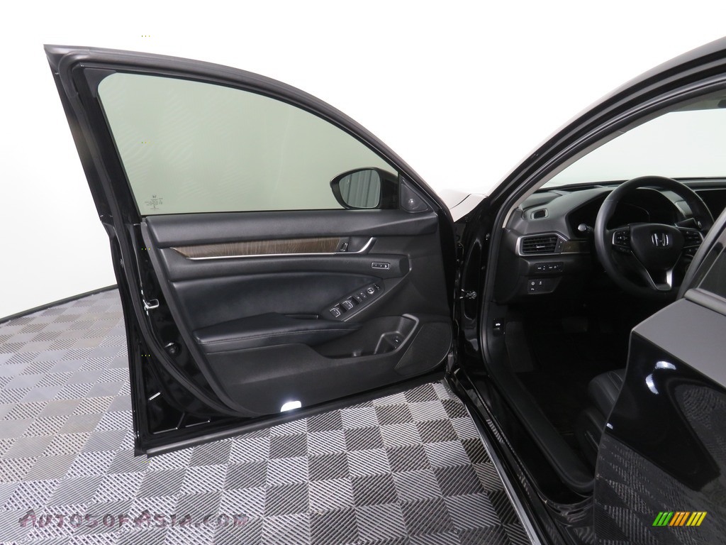 2018 Accord Touring Sedan - Crystal Black Pearl / Black photo #32