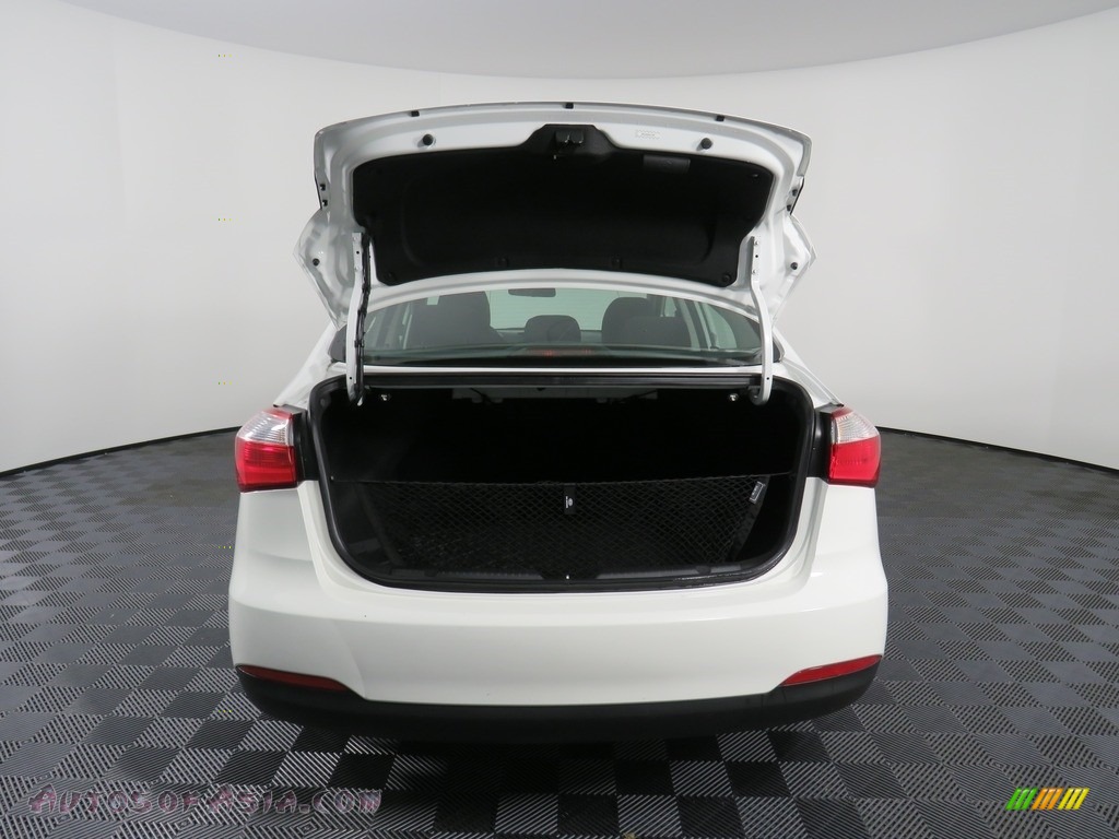 2016 Forte LX Sedan - Snow White Pearl / Black photo #12