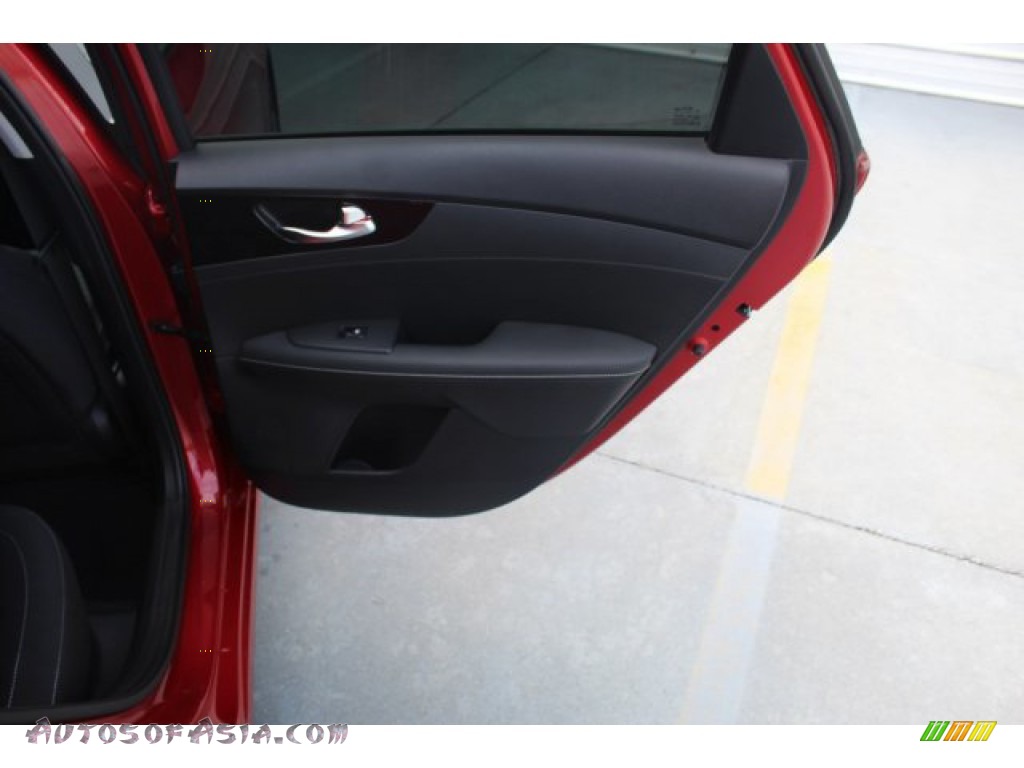 2019 Forte S - Currant Red / Black photo #22