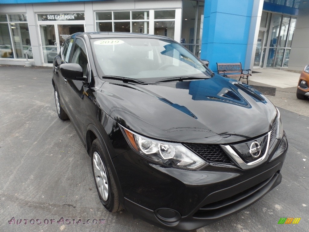 2019 Rogue Sport S AWD - Magnetic Black Pearl / Charcoal photo #1