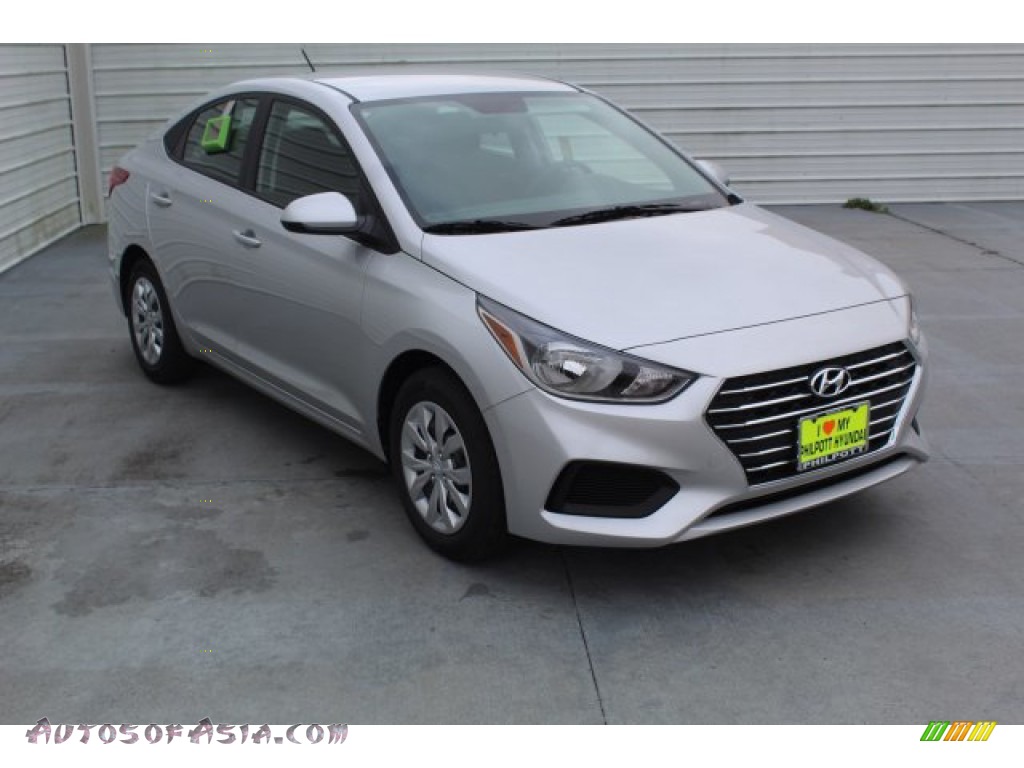 2020 Accent SE - Olympus Silver / Black photo #2