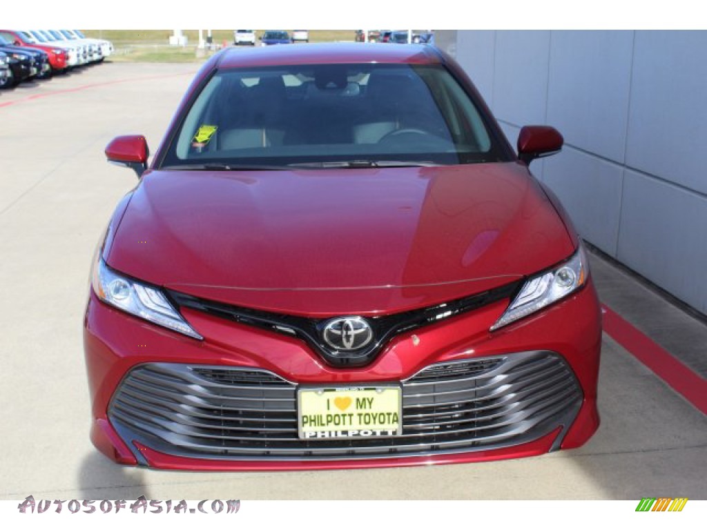 2020 Camry XLE - Ruby Flare Pearl / Black photo #3