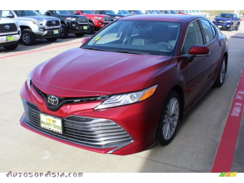 2020 Camry XLE - Ruby Flare Pearl / Black photo #4