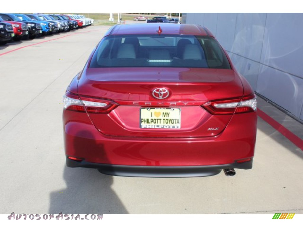 2020 Camry XLE - Ruby Flare Pearl / Black photo #7