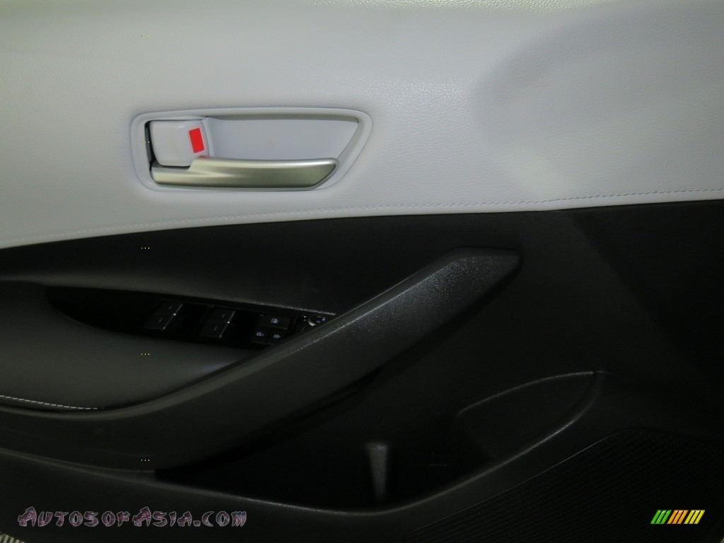 2019 Corolla Hatchback SE - Blizzard White Pearl / Moonstone photo #32