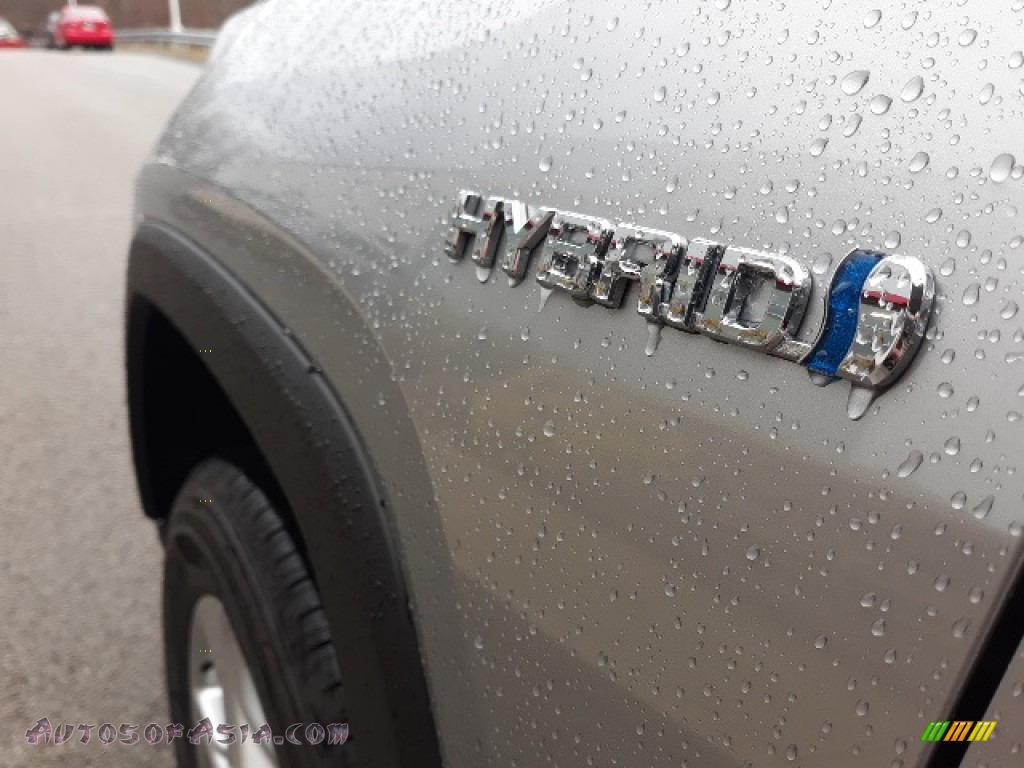 2020 RAV4 XLE AWD Hybrid - Silver Sky Metallic / Light Gray photo #45