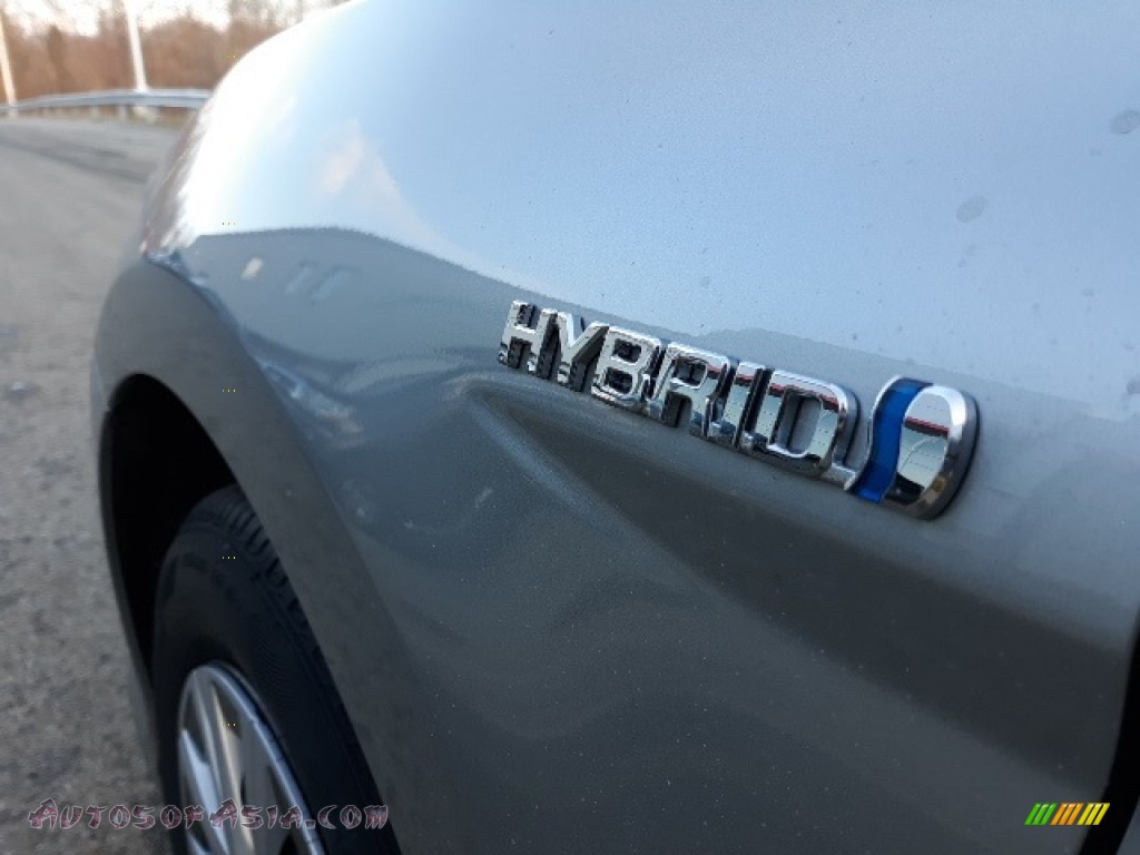 2020 Camry Hybrid LE - Celestial Silver Metallic / Ash photo #40