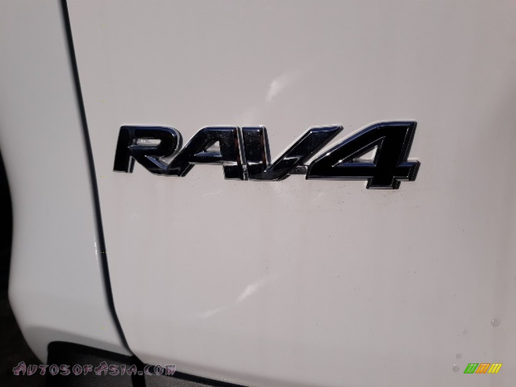 2020 RAV4 XLE AWD - Super White / Black photo #46