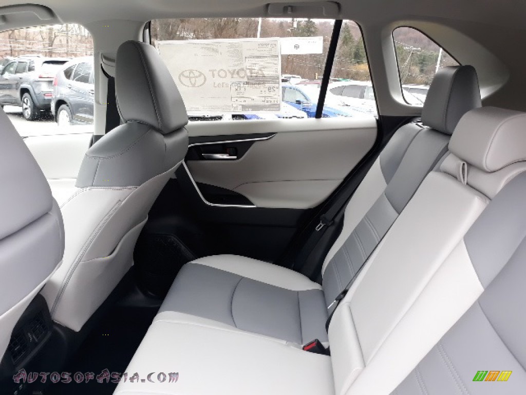 2020 RAV4 XLE Premium AWD - Silver Sky Metallic / Light Gray photo #29