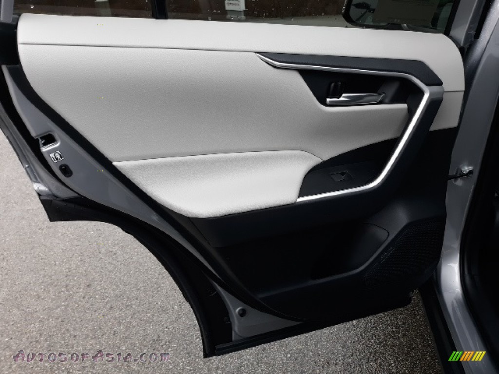 2020 RAV4 XLE Premium AWD - Silver Sky Metallic / Light Gray photo #32