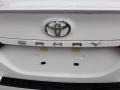 Toyota Camry SE Super White photo #45