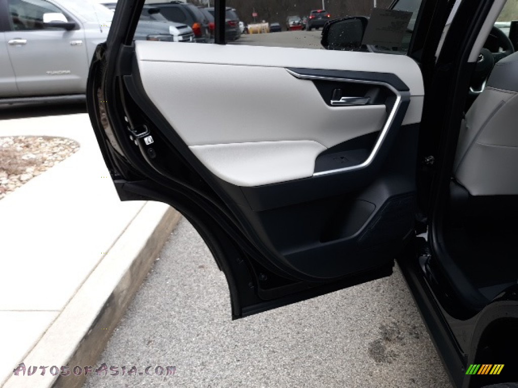 2020 RAV4 XLE Premium AWD - Midnight Black Metallic / Light Gray photo #34