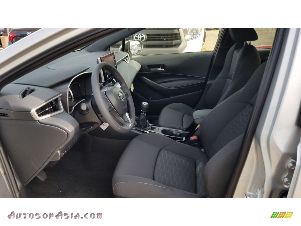 2020 Corolla Hatchback SE - Classic Silver Metallic / Black photo #2