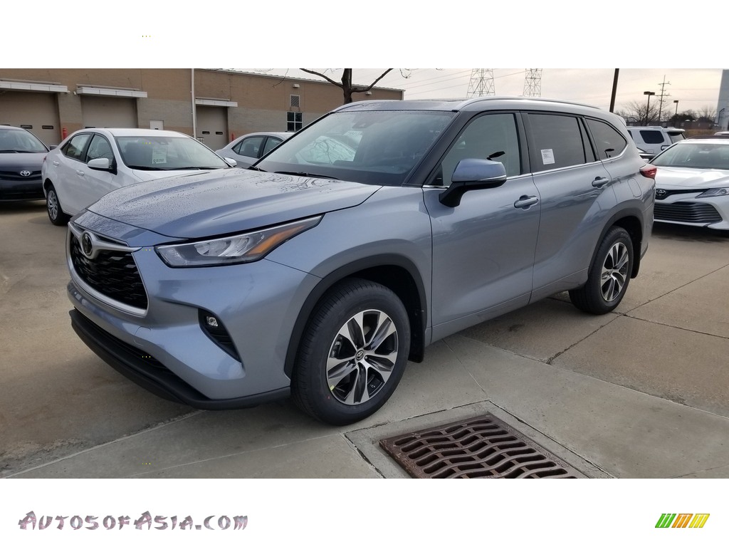2020 Toyota Highlander XLE AWD in Moon Dust 021304 Autos of Asia