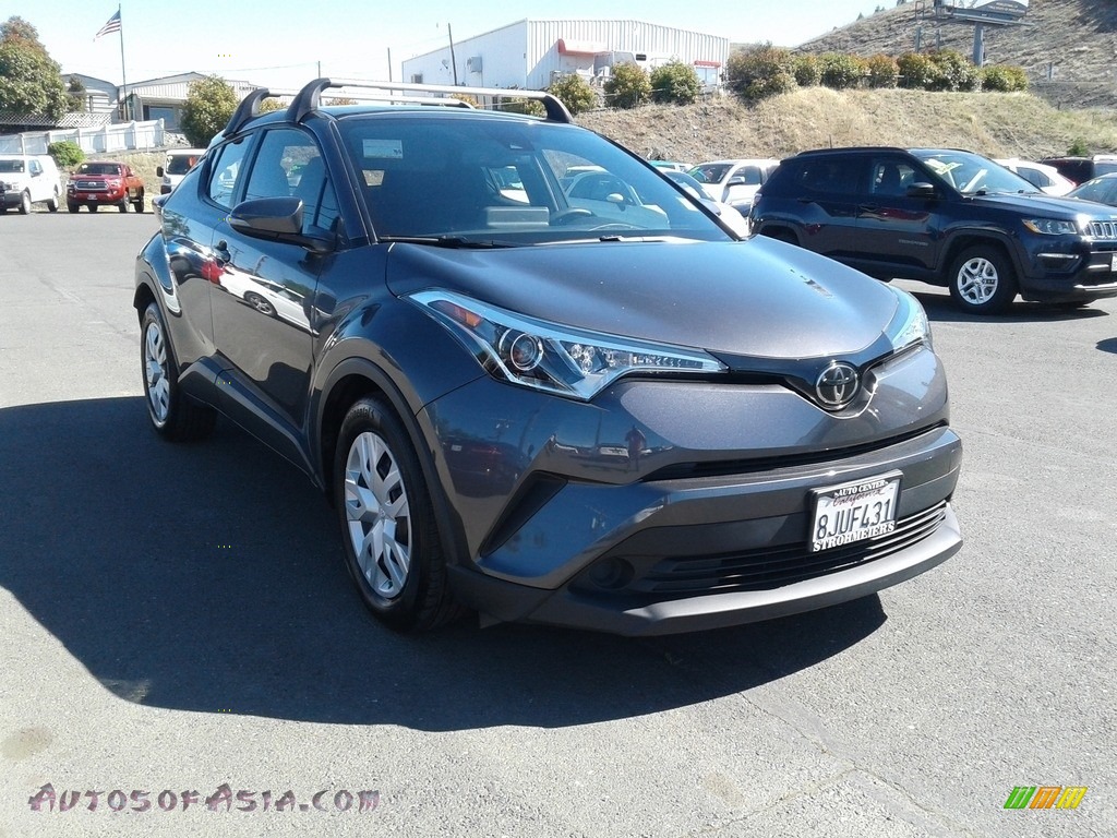 Magnetic Gray Metallic / Black Toyota C-HR LE