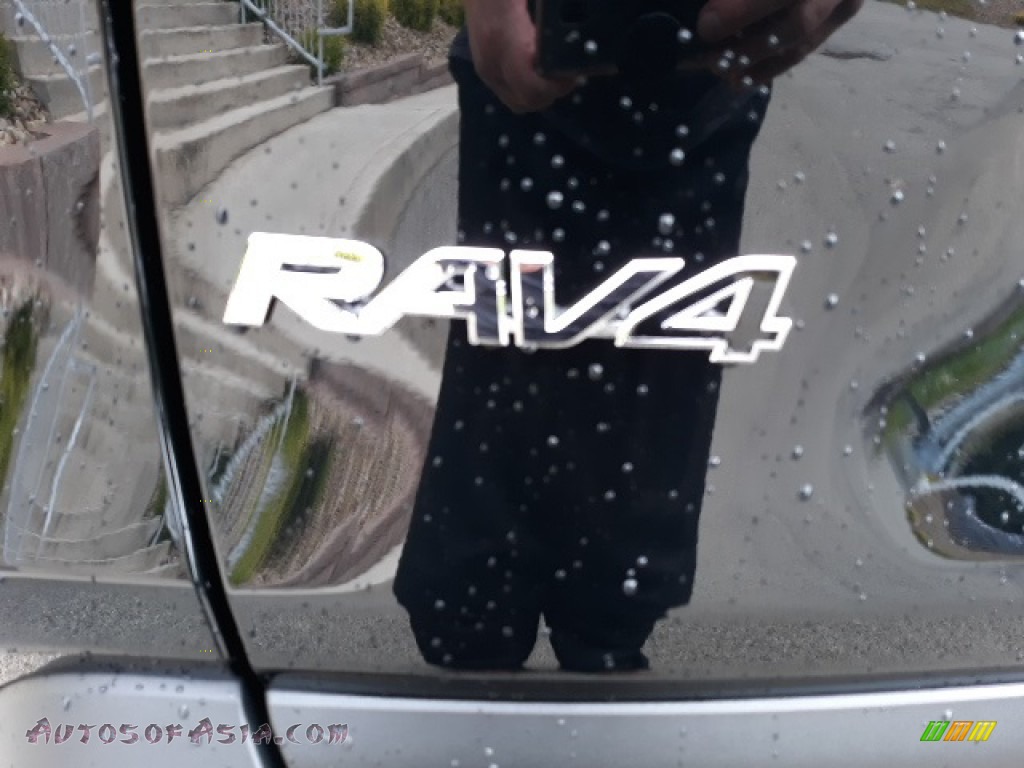 2020 RAV4 XLE AWD - Midnight Black Metallic / Light Gray photo #26