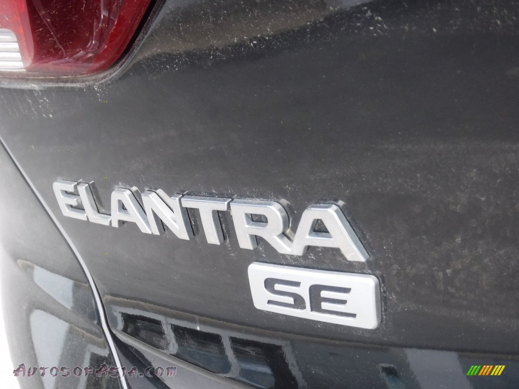 2017 Elantra SE - Black / Beige photo #9