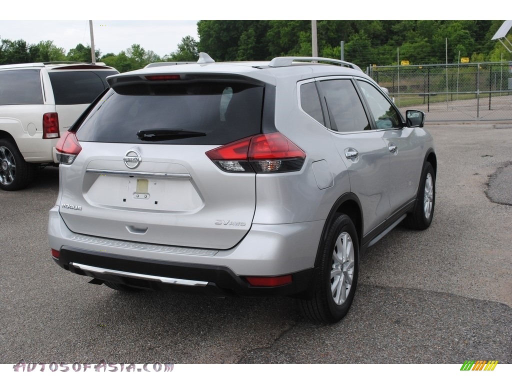 2017 Rogue SV AWD - Brilliant Silver / Charcoal photo #5