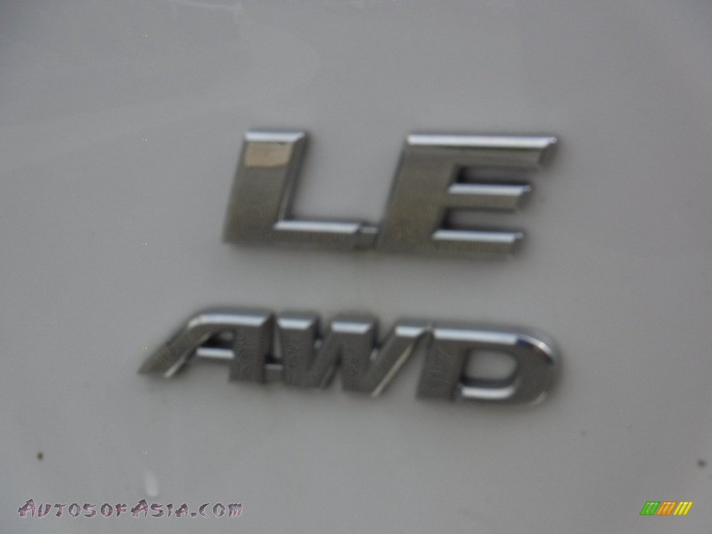 2018 RAV4 LE AWD - Super White / Black photo #15