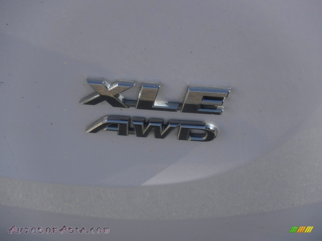 2014 RAV4 XLE AWD - Super White / Black photo #15