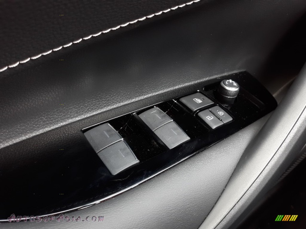 2020 Corolla Hatchback SE - Classic Silver Metallic / Black photo #8