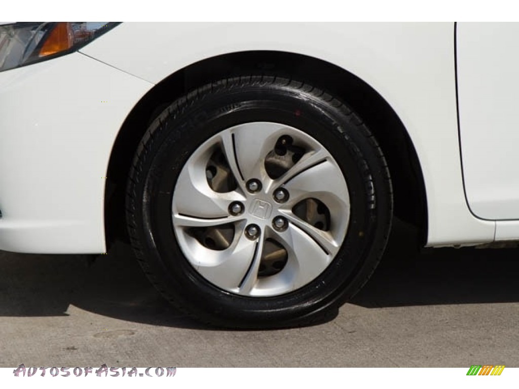 2014 Civic LX Sedan - Taffeta White / Beige photo #32