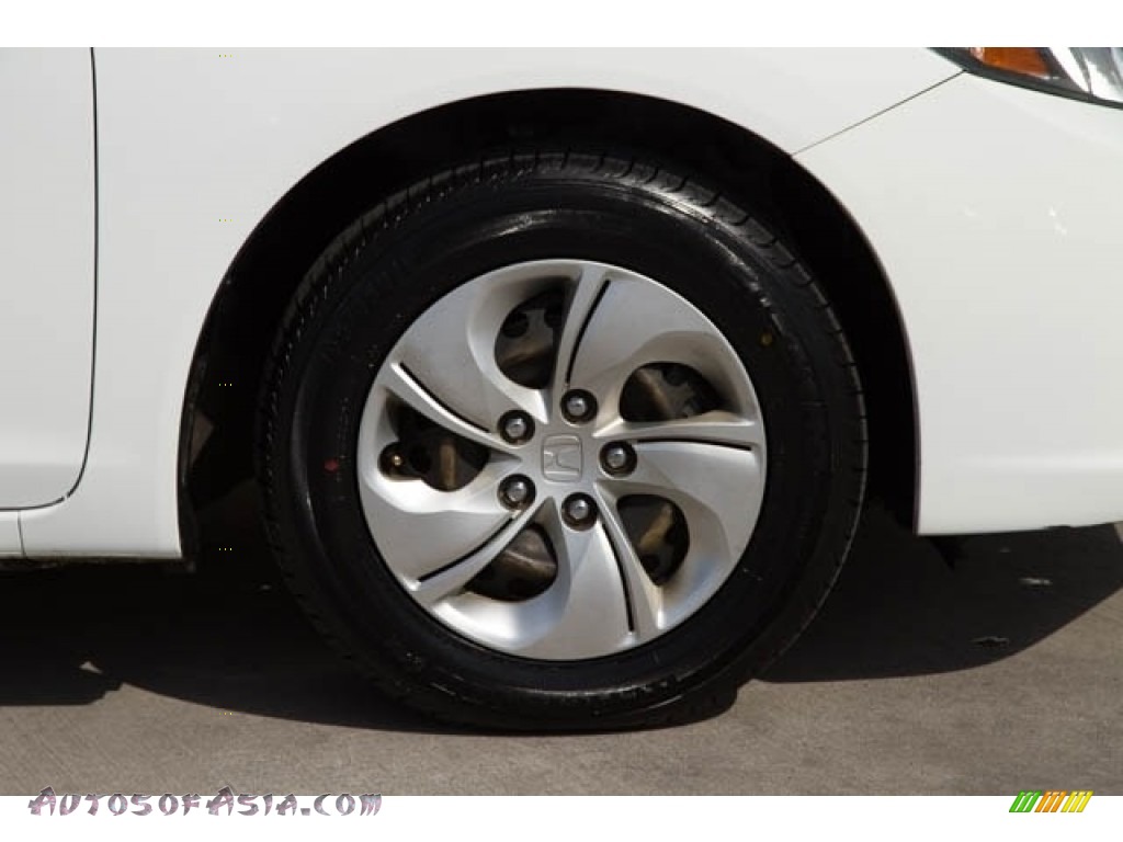 2014 Civic LX Sedan - Taffeta White / Beige photo #35