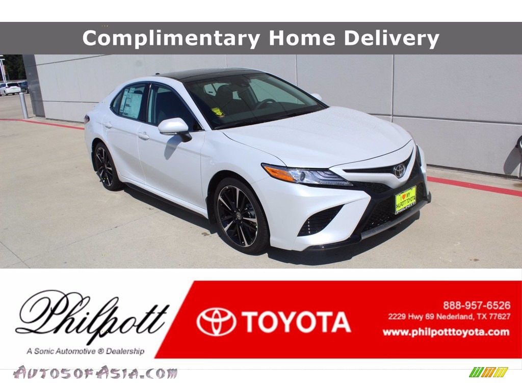 Wind Chill Pearl / Black Toyota Camry XSE