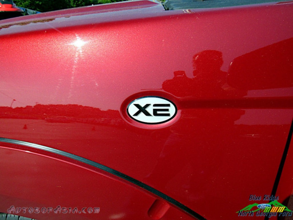 2004 Frontier XE King Cab - Red Brawn Metallic / Gray photo #20