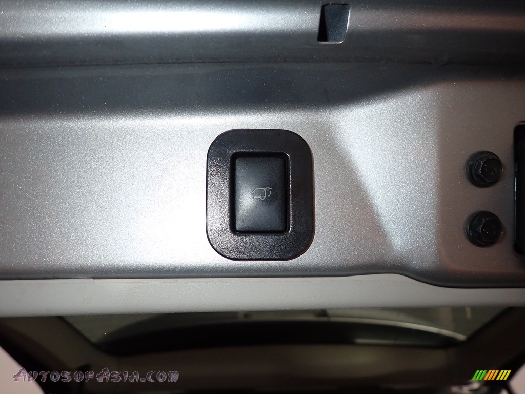 2014 Sienna XLE AWD - Silver Sky Metallic / Light Gray photo #15