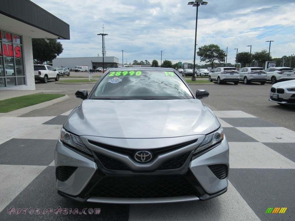 2019 Camry XSE - Celestial Silver Metallic / Red photo #2