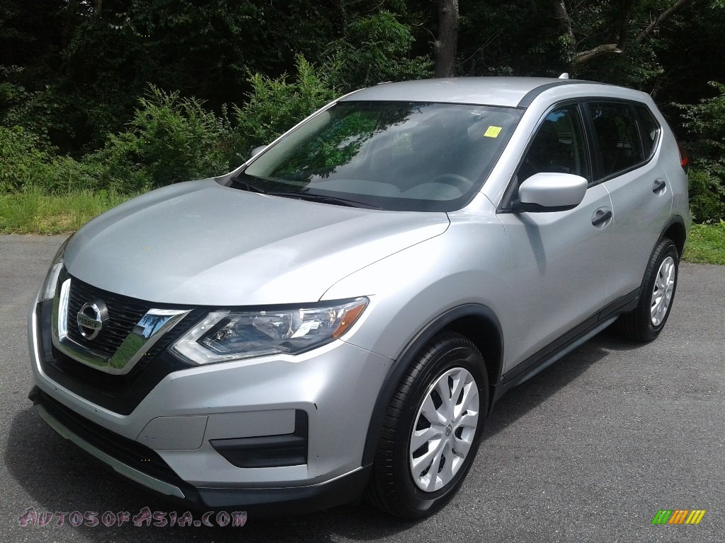 2017 Rogue S AWD - Brilliant Silver / Charcoal photo #2